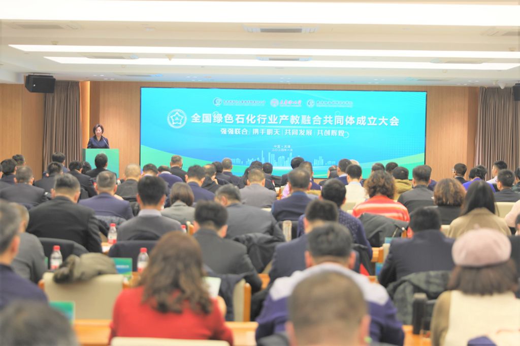 2介绍与会领导和嘉宾2_副本.jpg